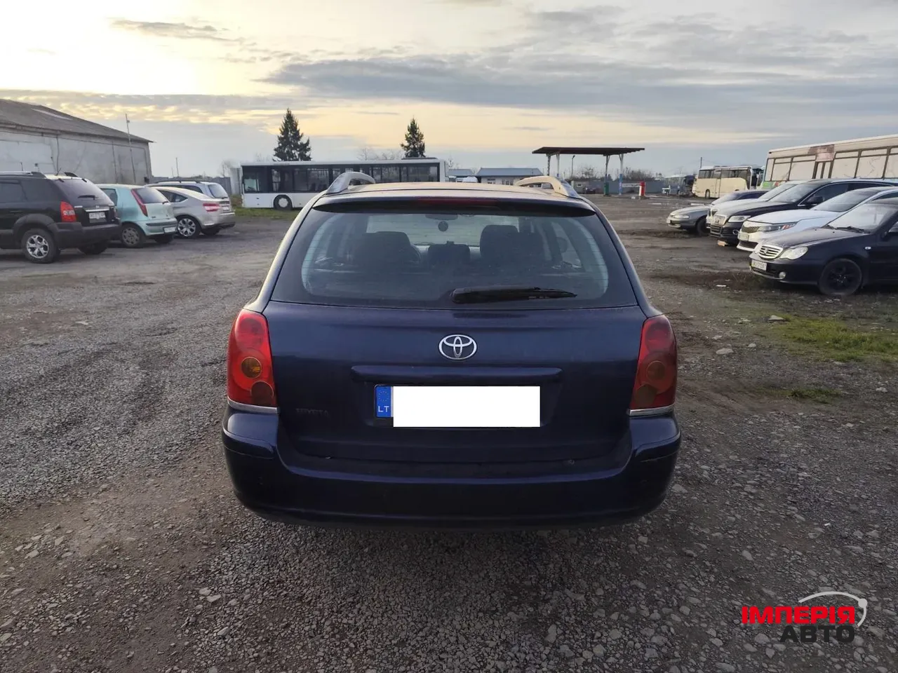 Toyota Avensis - фото 2