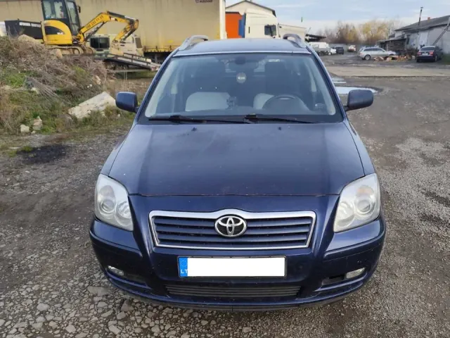 Toyota Avensis - фото 1