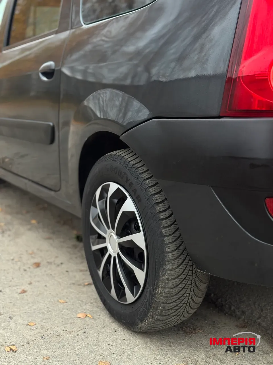 Dacia Logan - фото 11