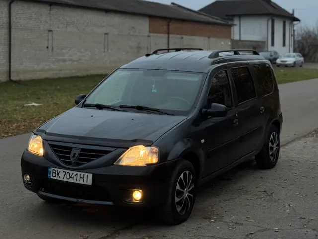 Dacia Logan - фото 1