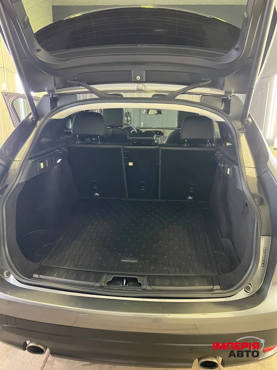 Jaguar F-Pace - фото 12