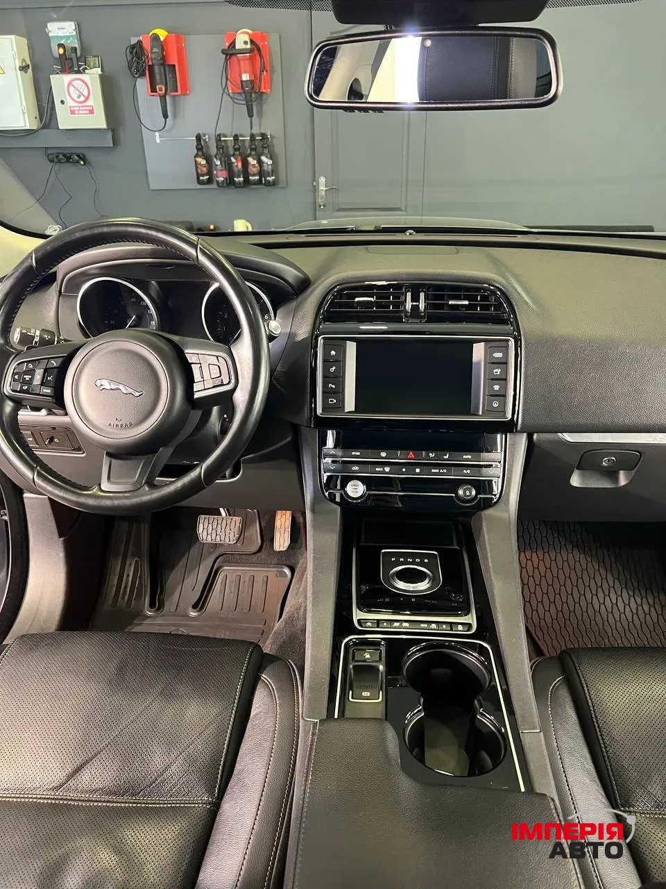 Jaguar F-Pace - фото 15