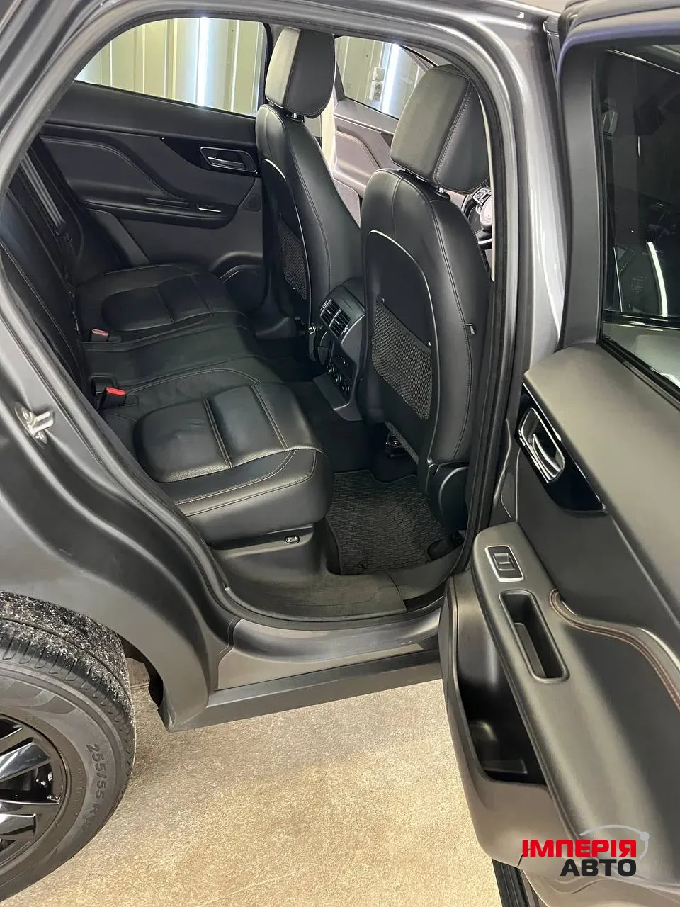 Jaguar F-Pace - фото 11