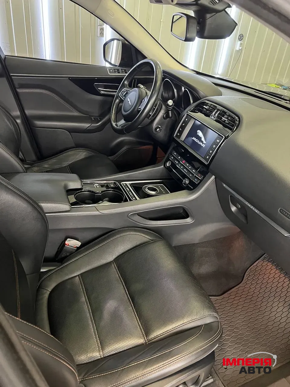 Jaguar F-Pace - фото 10