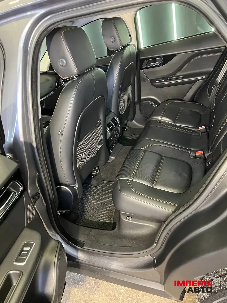 Jaguar F-Pace - фото 13