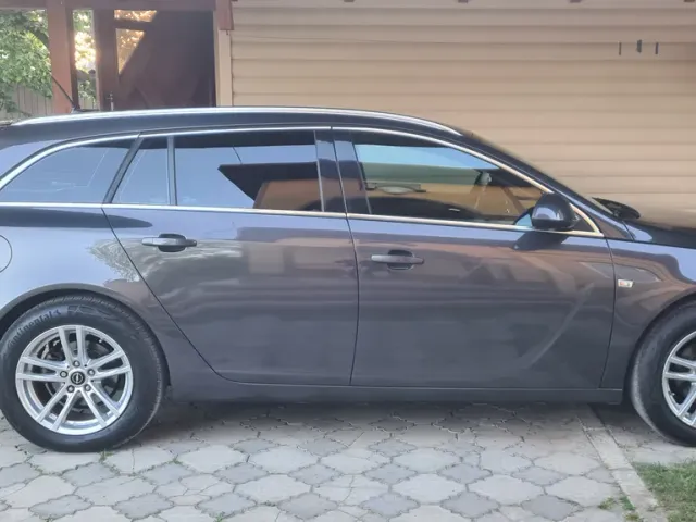 Opel Insignia - фото 1