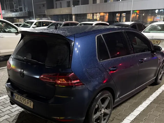 Volkswagen Golf GTI - фото 4
