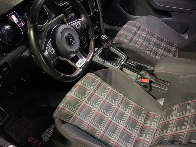 Volkswagen Golf GTI - фото 5