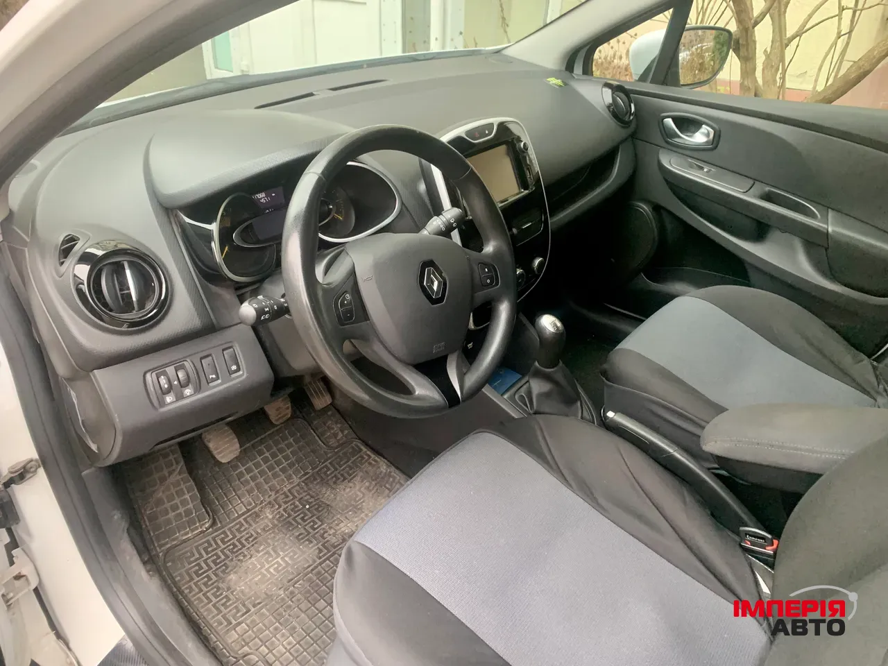 Renault Clio - фото 8