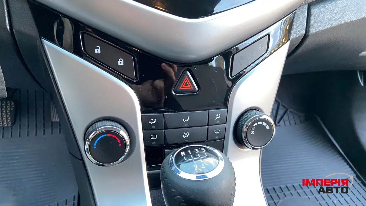 Chevrolet Cruze - фото 18