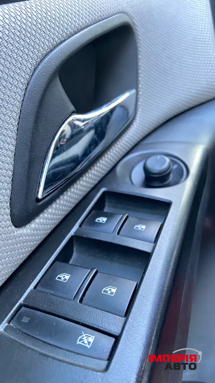 Chevrolet Cruze - фото 21