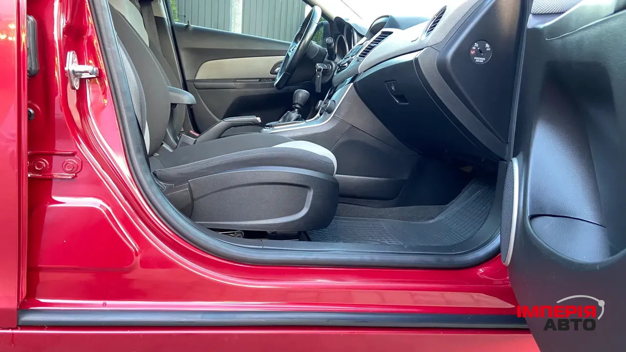 Chevrolet Cruze - фото 24