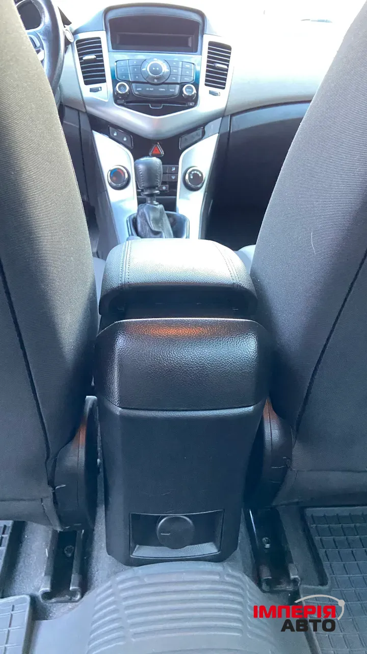 Chevrolet Cruze - фото 15