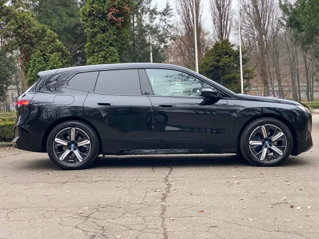 BMW iX - фото 4