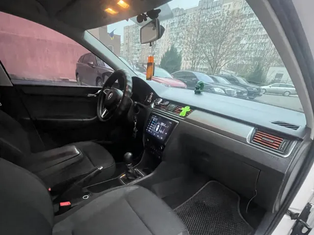 Skoda Rapid - фото 5