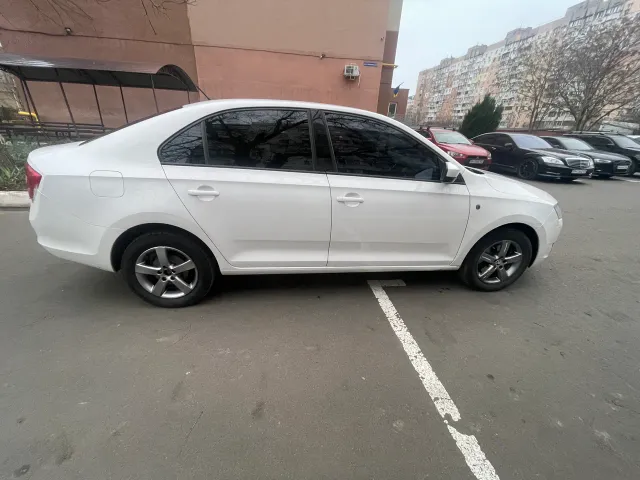 Skoda Rapid - фото 4