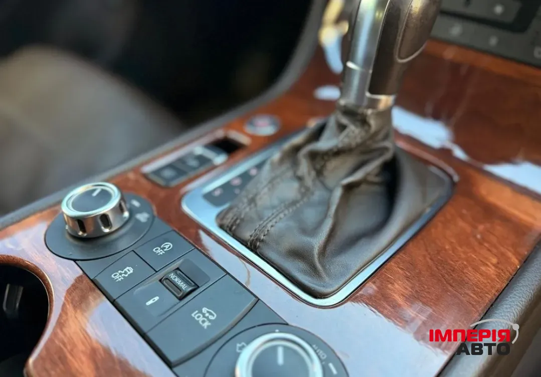 Volkswagen Touareg - фото 6