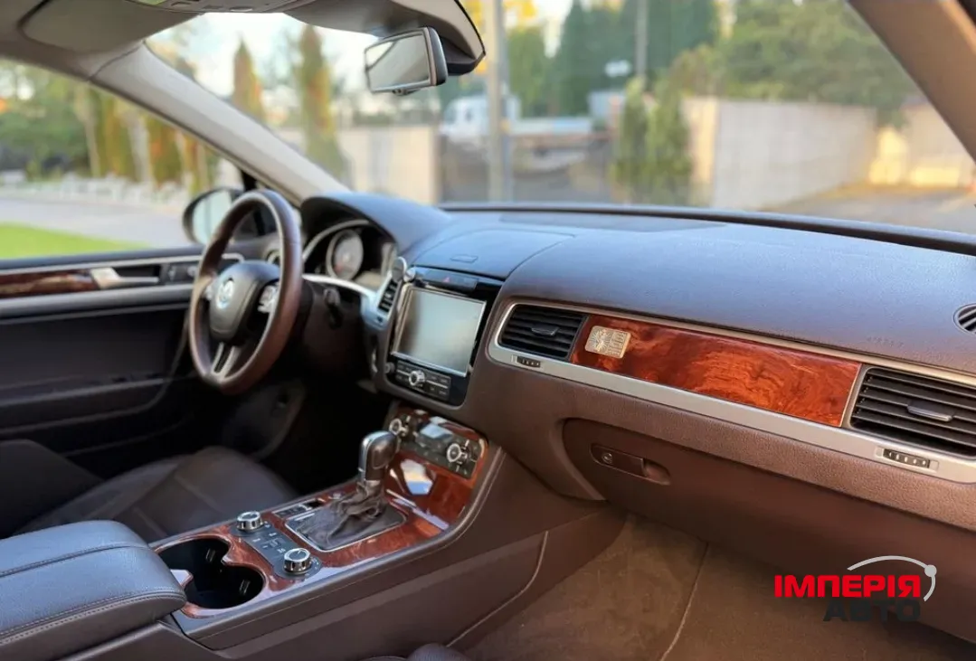 Volkswagen Touareg - фото 2