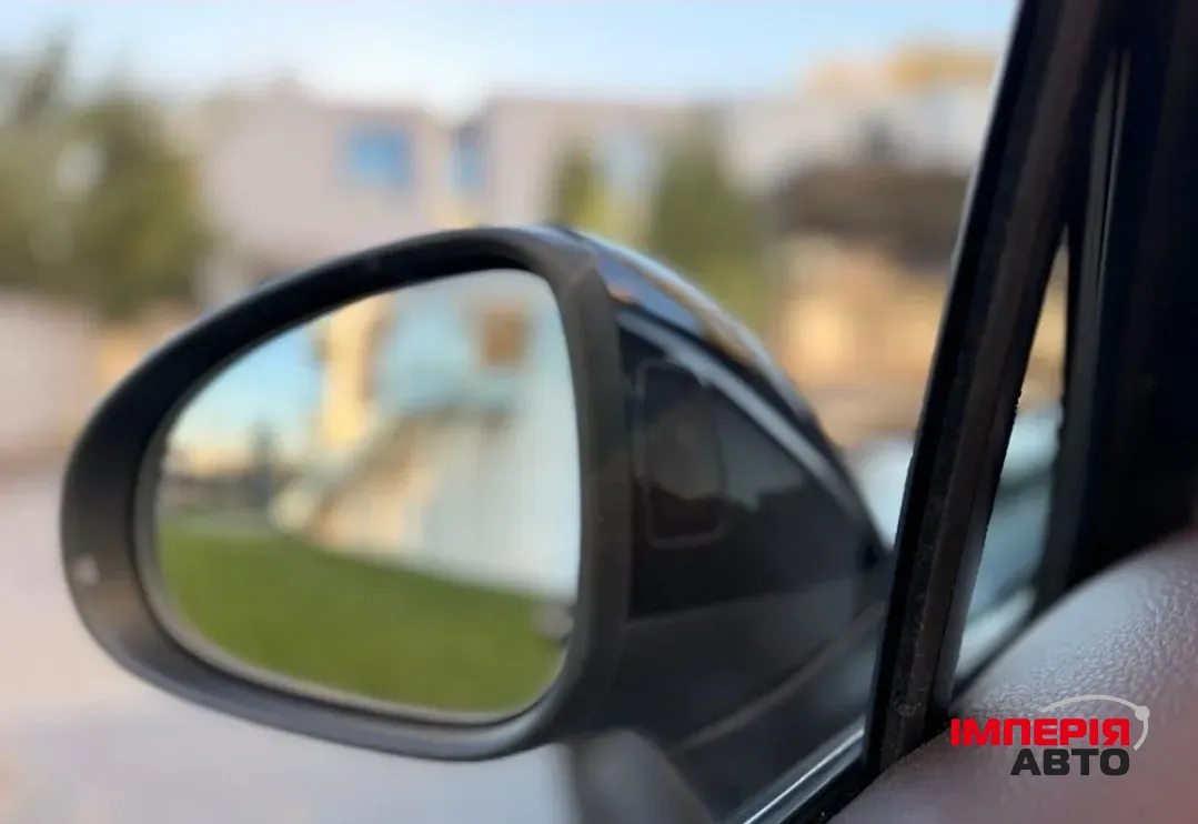 Volkswagen Touareg - фото 5