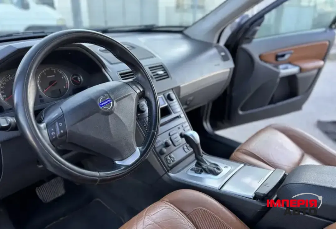 Volvo XC90 - фото 9