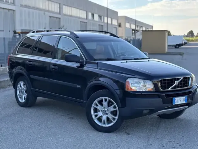 Volvo XC90 - фото 1