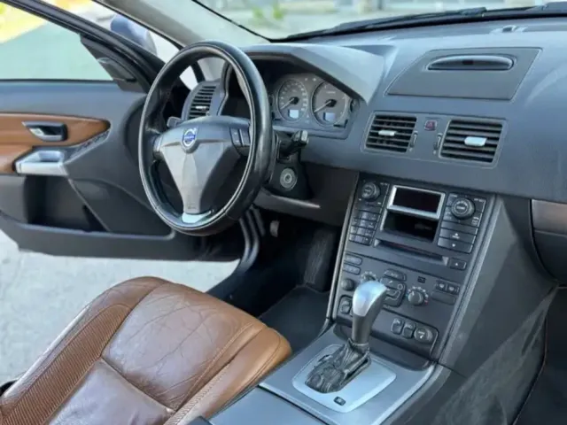 Volvo XC90 - фото 5
