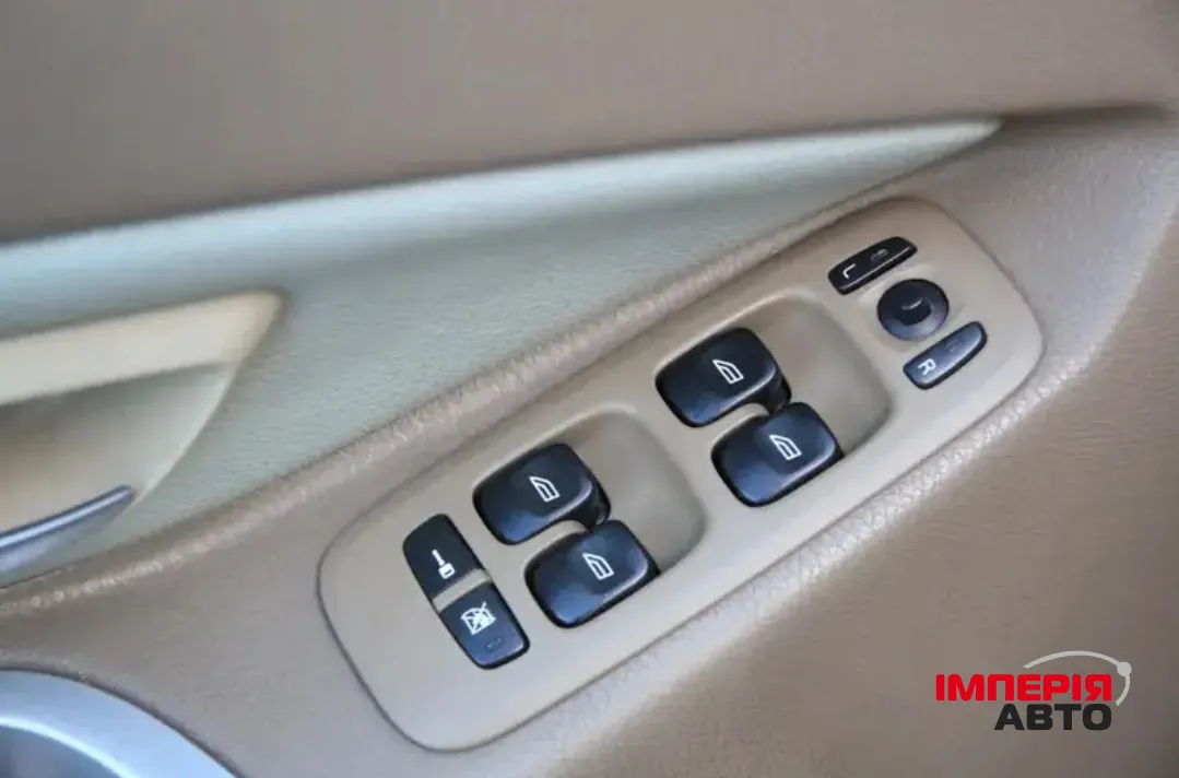 Volvo XC90 - фото 8