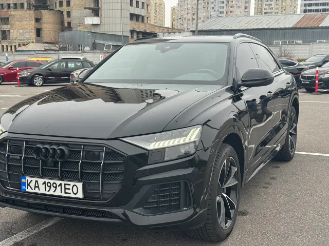 Audi Q8 - фото 1