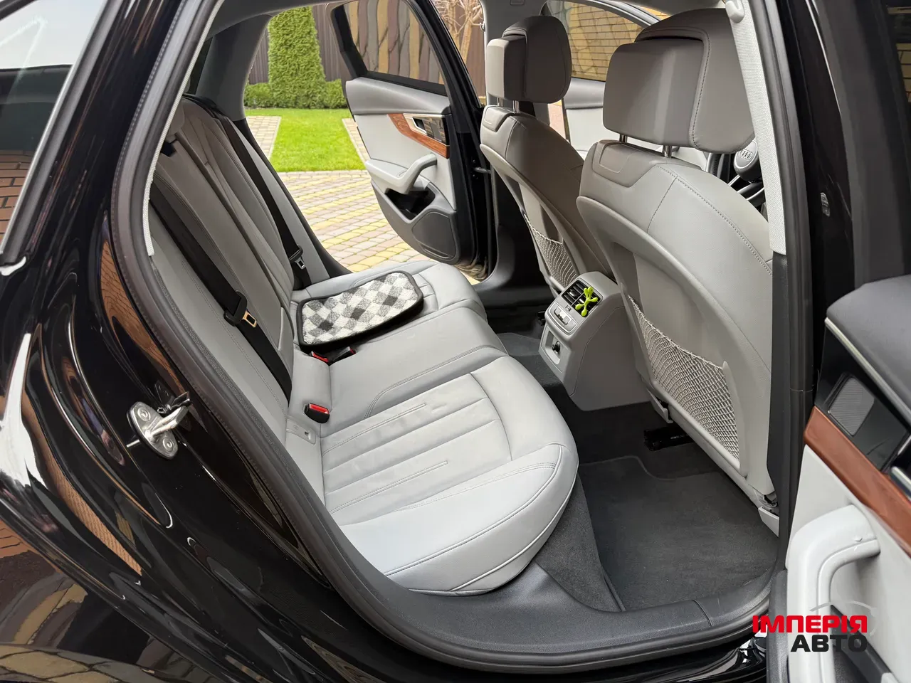 Audi A4 - фото 10