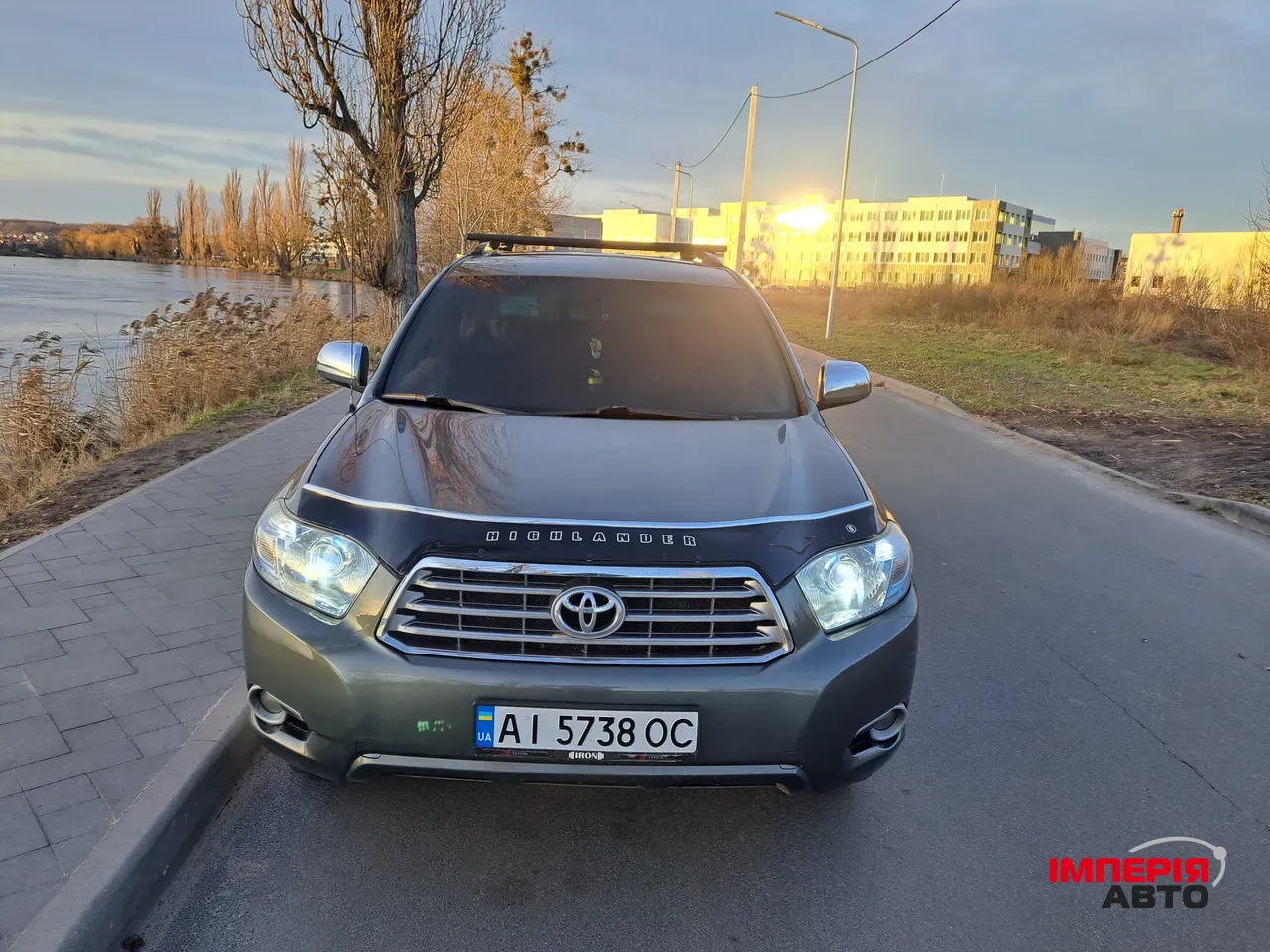 Toyota Highlander - фото 1