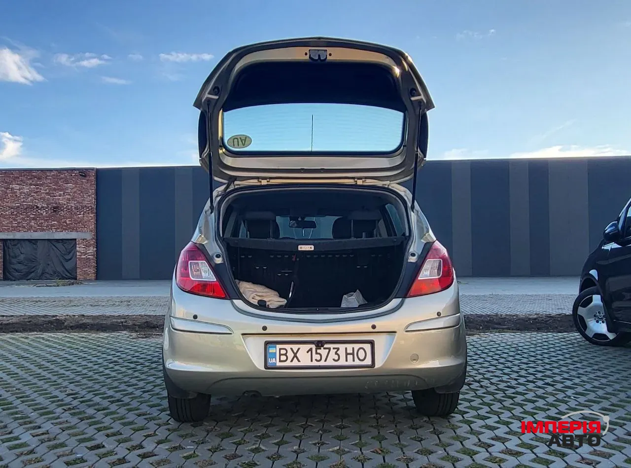 Opel Corsa - фото 6