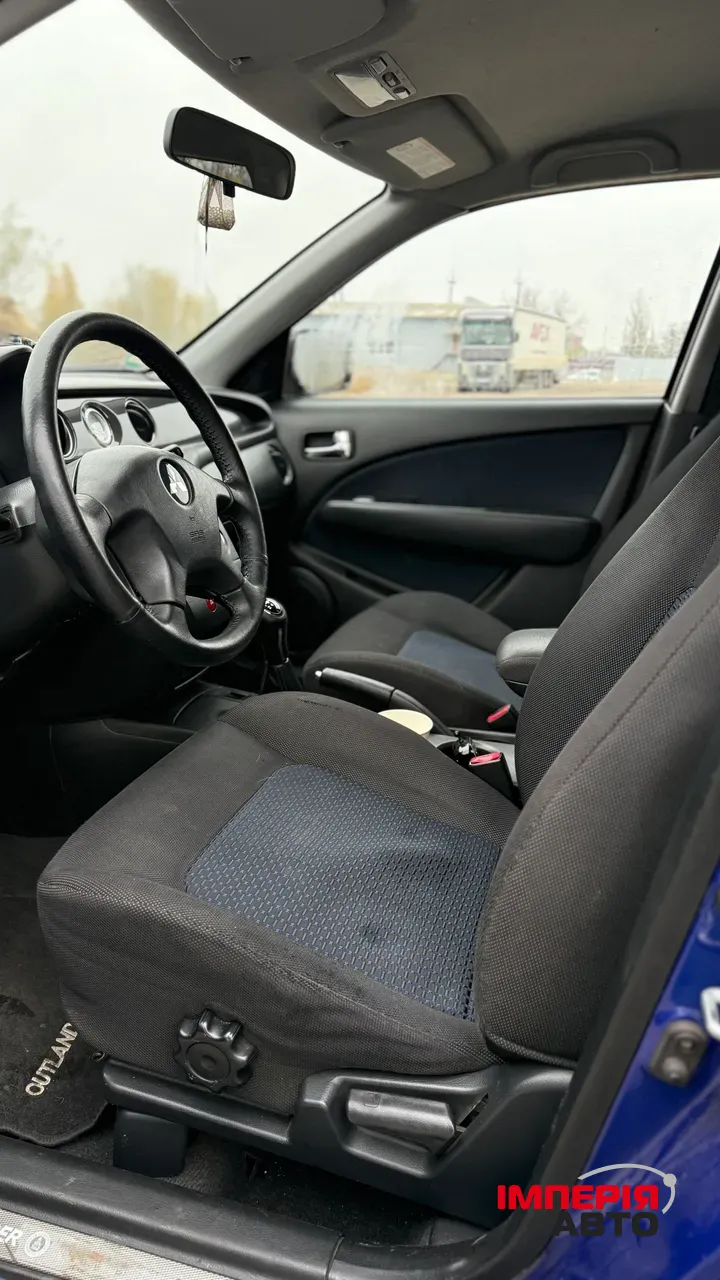 Mitsubishi Outlander - фото 12