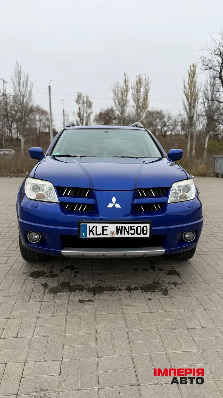Mitsubishi Outlander - фото 1