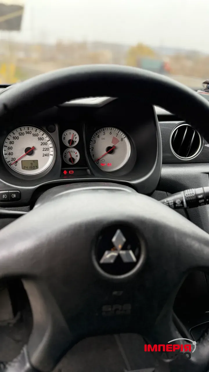 Mitsubishi Outlander - фото 11