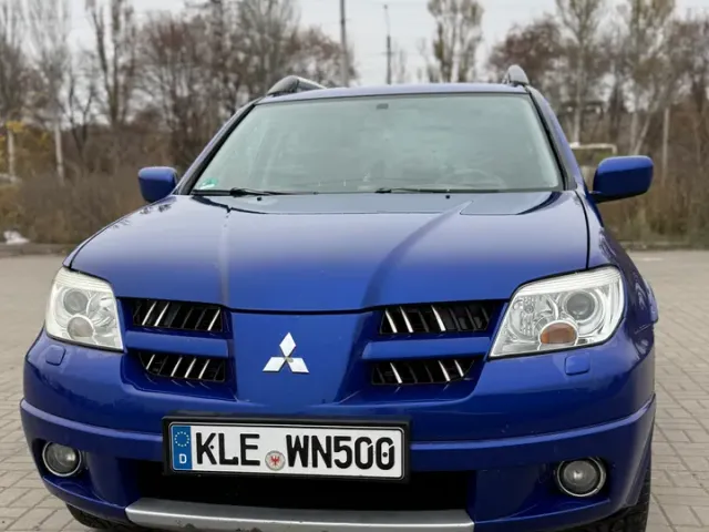 Mitsubishi Outlander - фото 4
