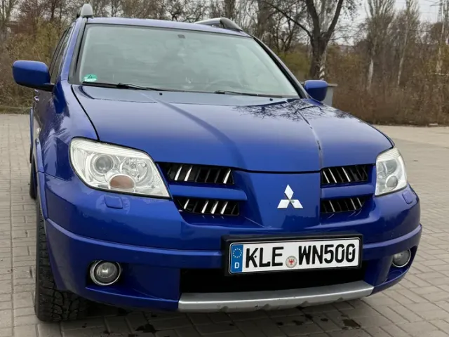 Mitsubishi Outlander - фото 2