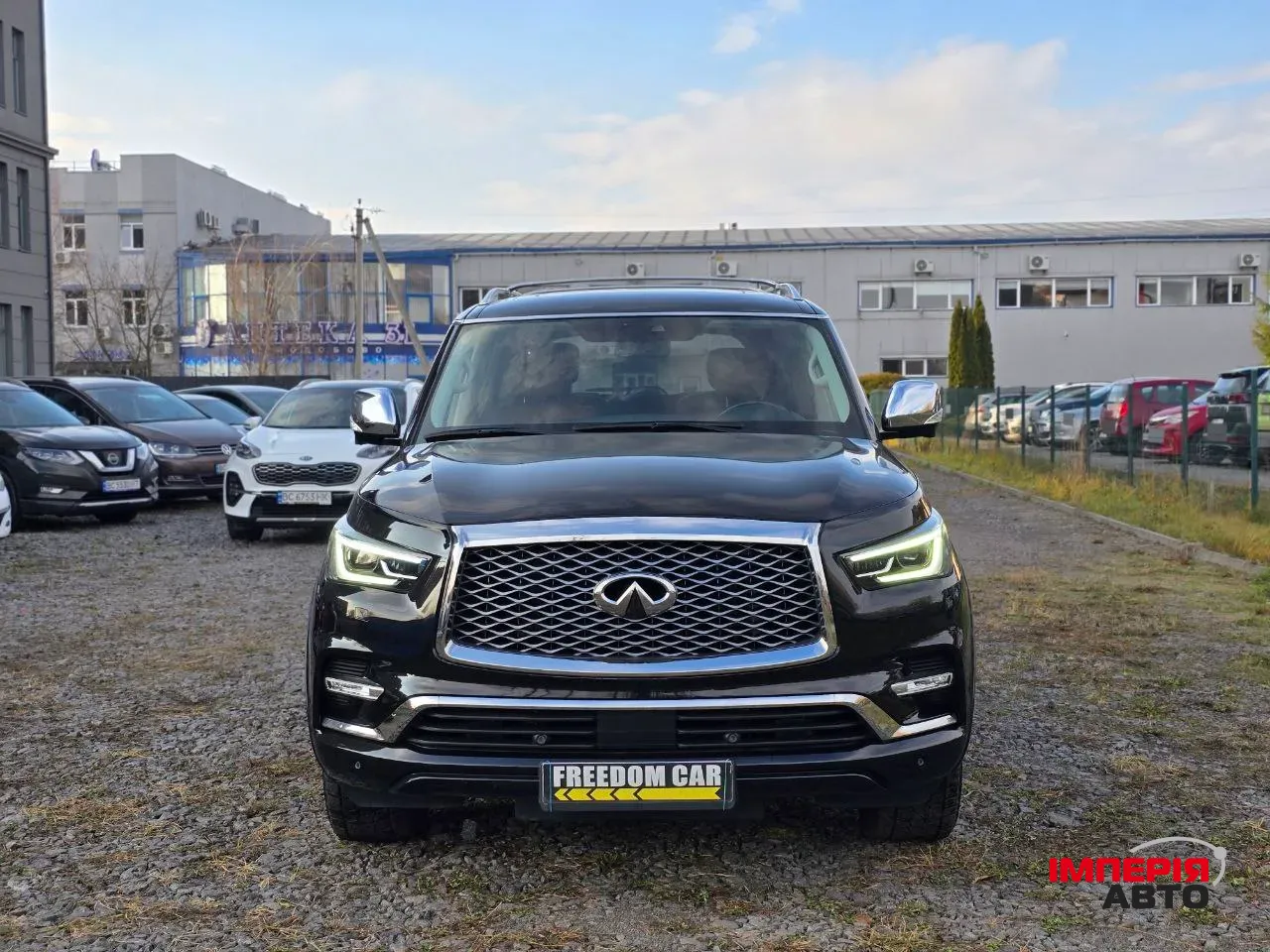 Infiniti QX80 - фото 2