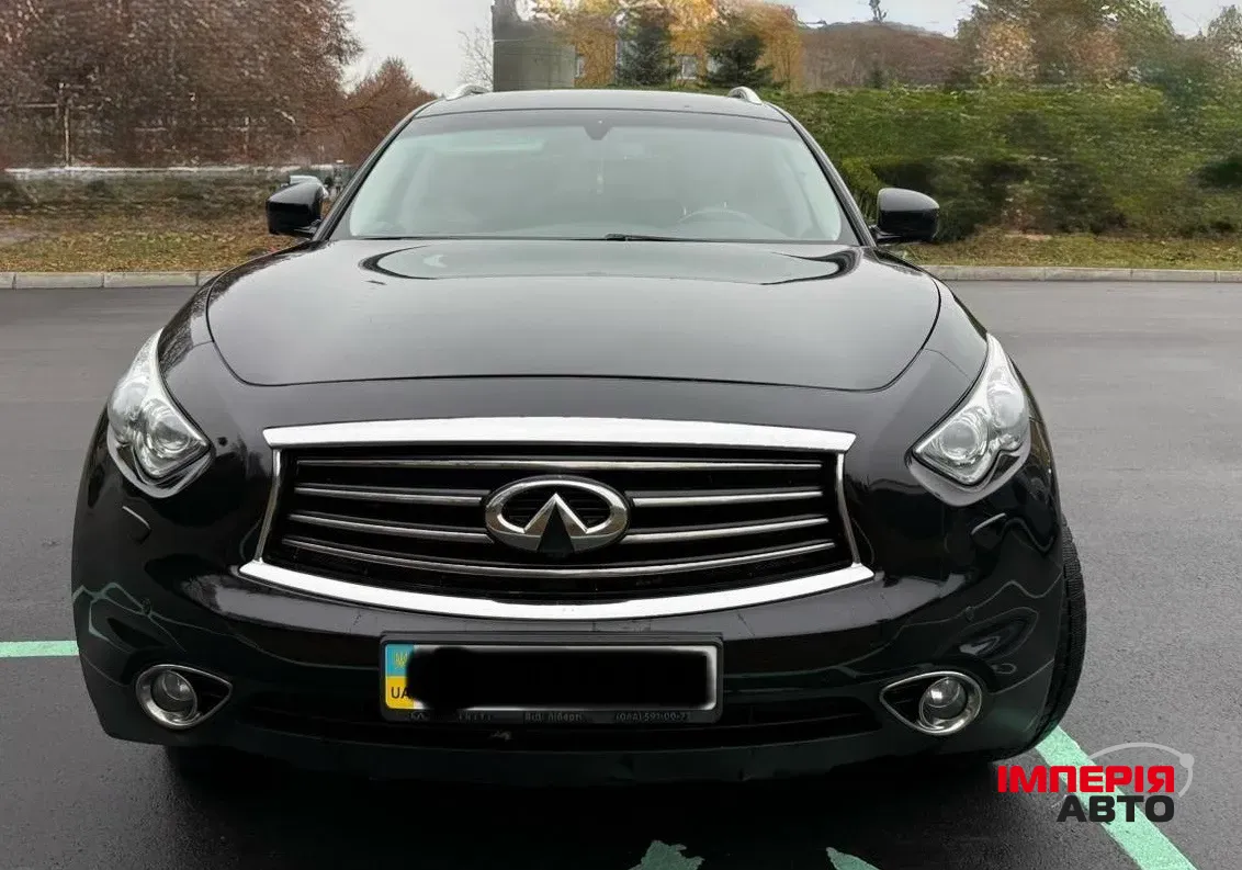Infiniti QX70 - фото 1