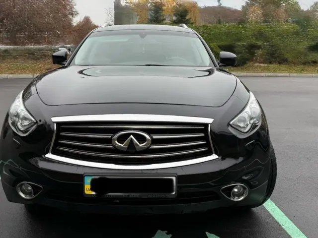 Infiniti QX70 - фото 1