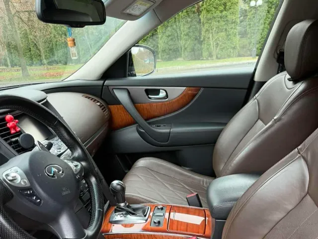 Infiniti QX70 - фото 4