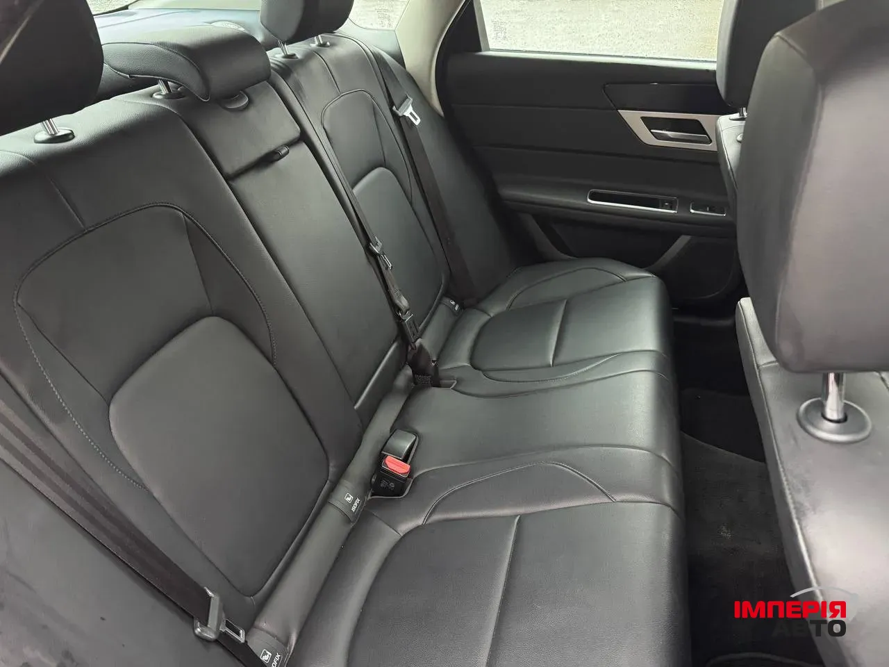 Jaguar XF - фото 6