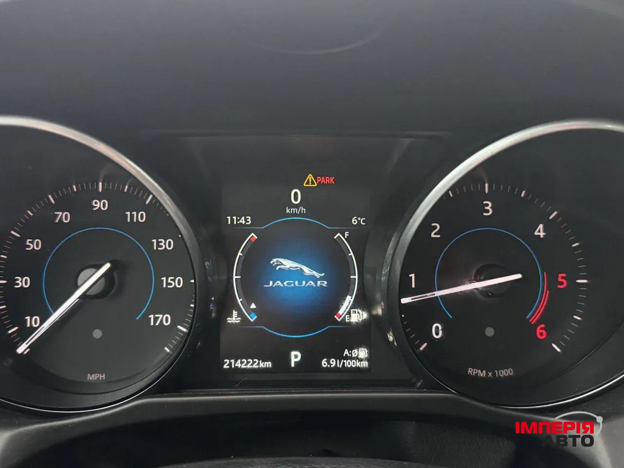 Jaguar XF - фото 8