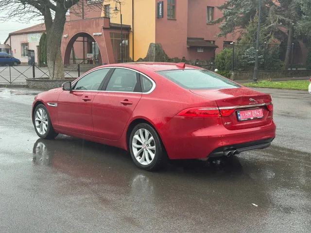 Jaguar XF - фото 3