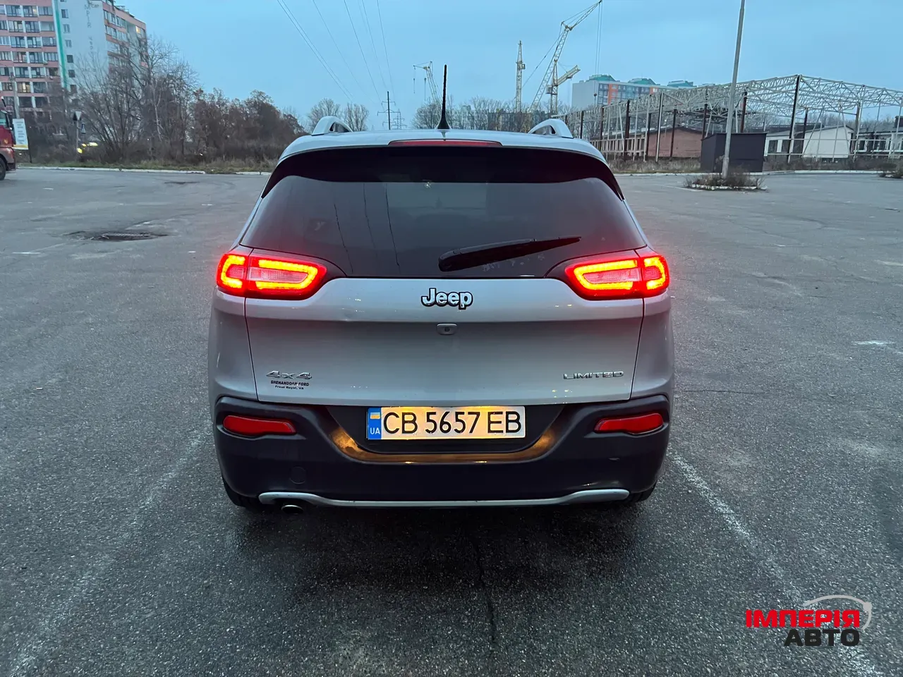 Jeep Cherokee - фото 3