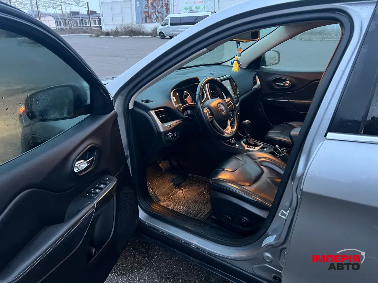 Jeep Cherokee - фото 7