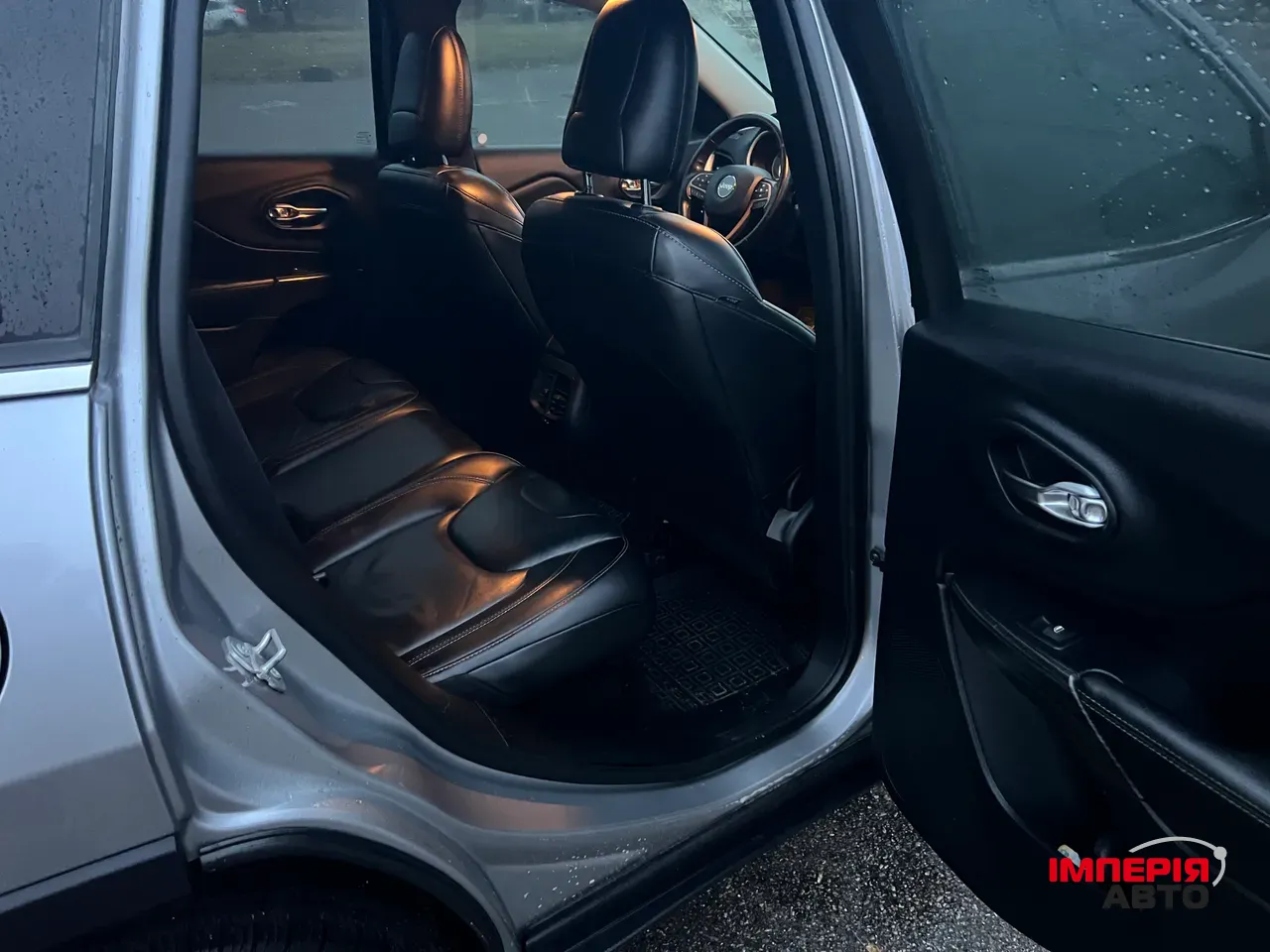 Jeep Cherokee - фото 4