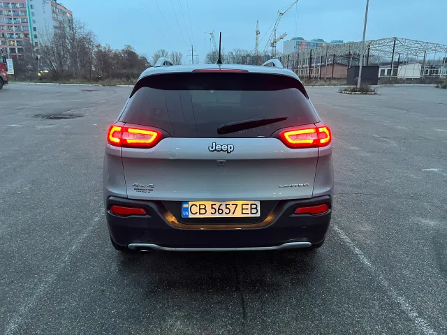 Jeep Cherokee - фото 3