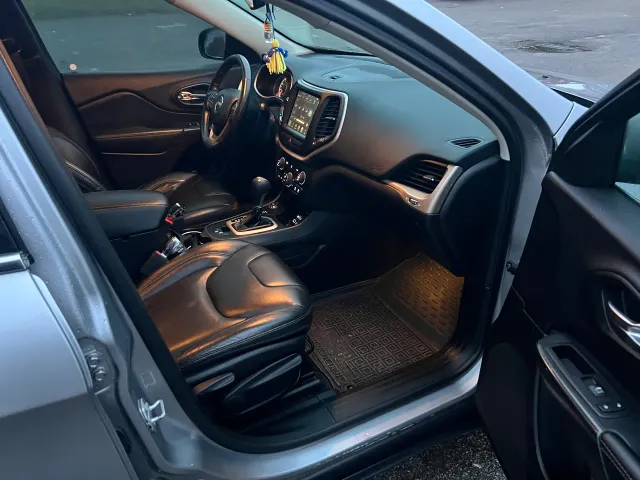 Jeep Cherokee - фото 5