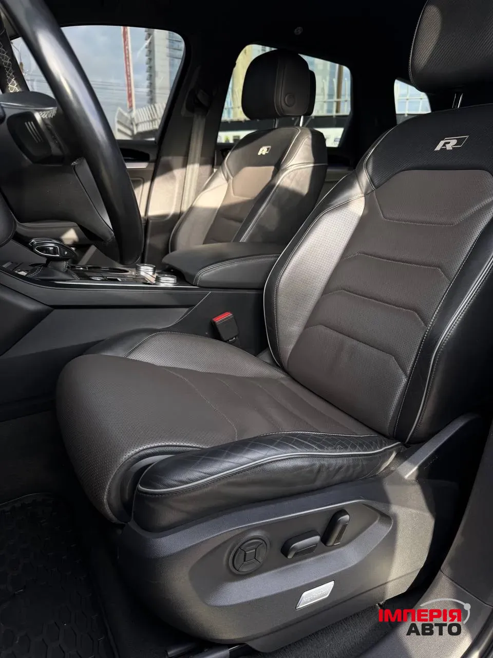 Volkswagen Touareg - фото 9