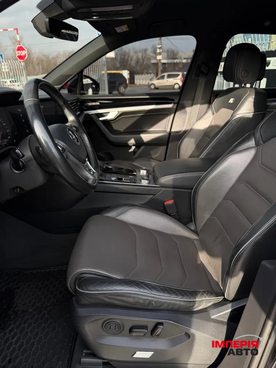 Volkswagen Touareg - фото 8